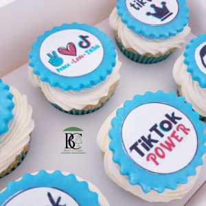 TikTok thema cupcakes voor verjaardag
